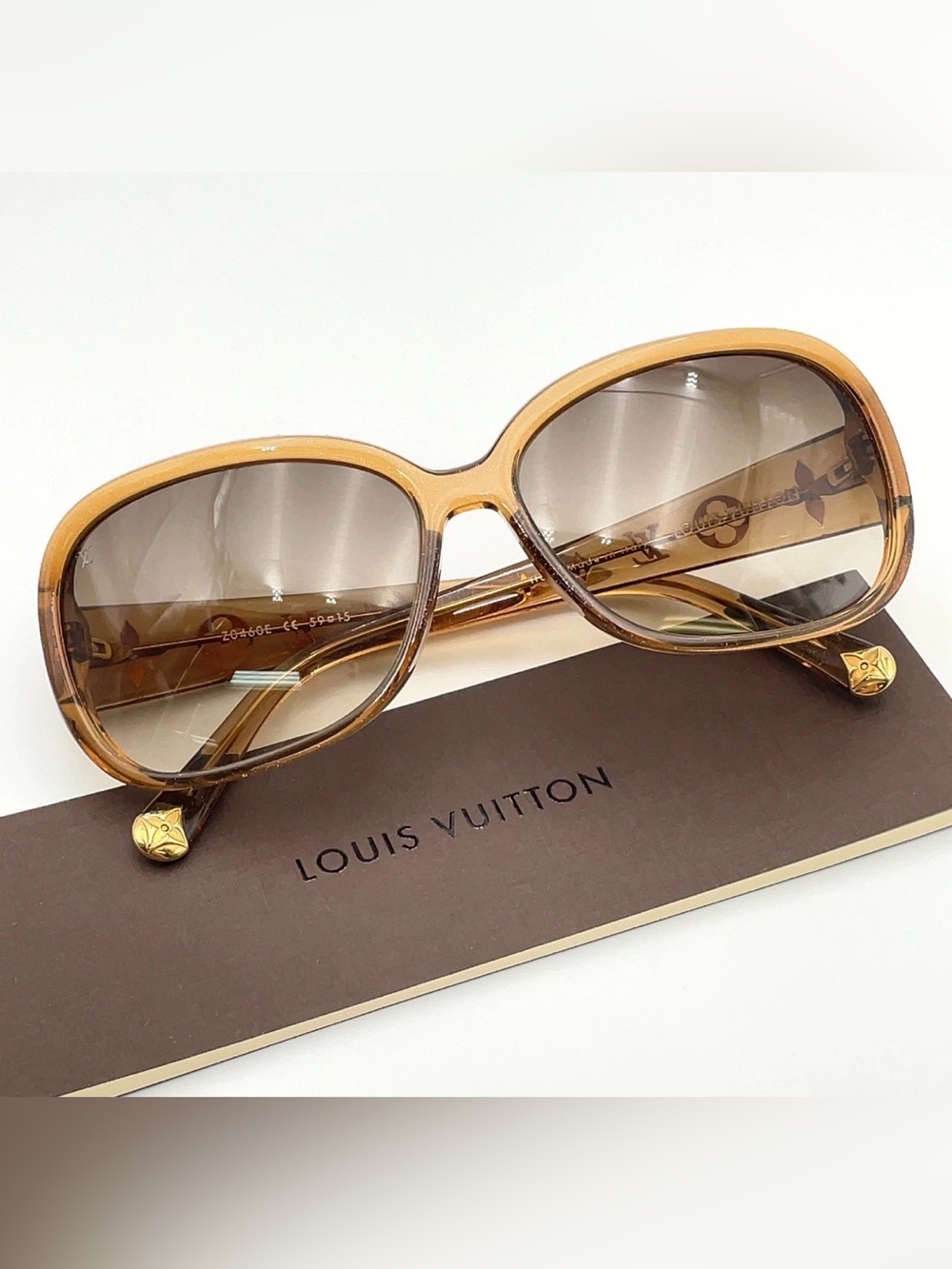 Auth LV ZO460E Obsession GM 59
15 Sunglasses Glitter Honey W/
Box - Picture 3 of 16